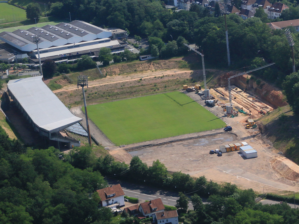 Bau des Funktionsgebäudes im neuen Ludwigsparkstadion aus der Luft (Foto: Peter Gross Hoch- und Tiefbau GmbH & Co. KG)