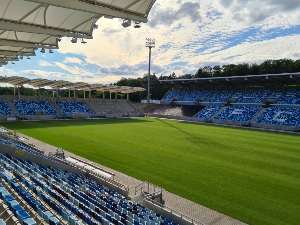Blick von Südtribüne auf Gästeblock - Ludwigsparkstadion